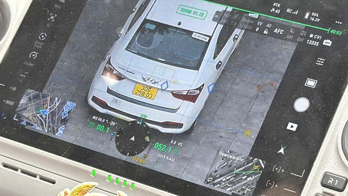Khả năng cơ động, nhận diện phương tiện của UAV đem lại hiệu quả cao trong công tác xác minh, hỗ trợ xử lý vi phạm. (Ảnh Thành Long)