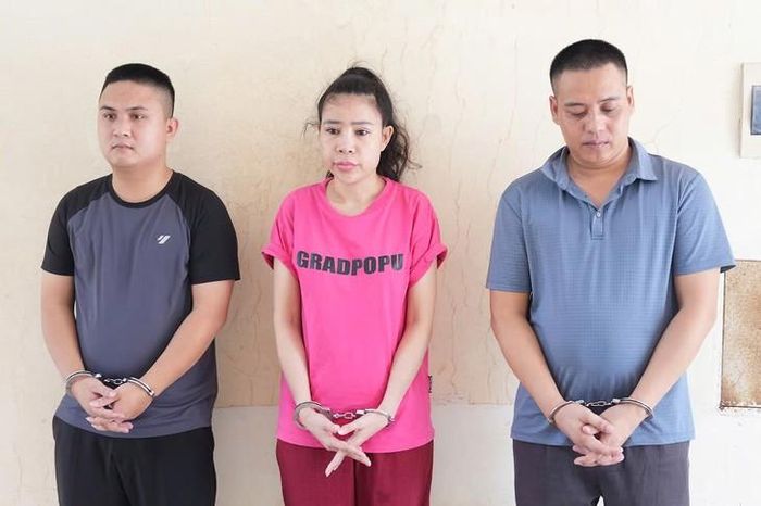 Ba đối tượng Vi Văn Đông, Vũ Thị Hà và Phạm Bá Tài tại cơ quan công an. ẢNH: C.A