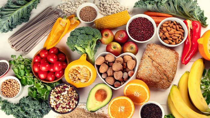 Giảm muối, tăng rau xanh và trái cây, duy trì cân nặng hợp lý là những biện pháp được WHO và các chuyên gia khuyến cáo giúp phòng ngừa và kiểm soát tăng huyết áp.