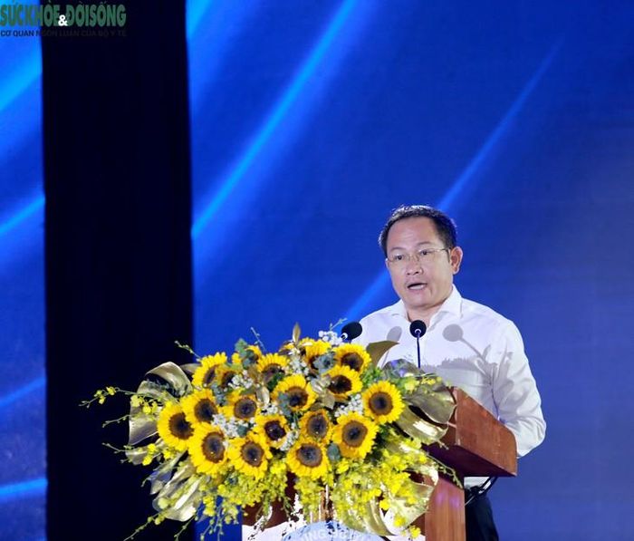 TS.BS.CKII Nguyễn Hữu Lê, Phó Giám đốc Sở Y tế Nghệ An phát biểu khai mạc Hội nghị Khoa học Bệnh viện Ung bướu Nghệ An lần thứ X.