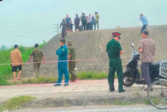 Khu vực phát hiện thi thể nạn nhân được cơ quan chức năng bảo vệ nghiêm ngặt. Ảnh: Đ.X.