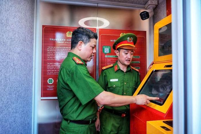Hà Nội thí điểm “Trạm Cảnh sát thông minh” ứng dụng AI, nhận tin báo tội phạm và gọi SOS. (Ảnh T.K.)