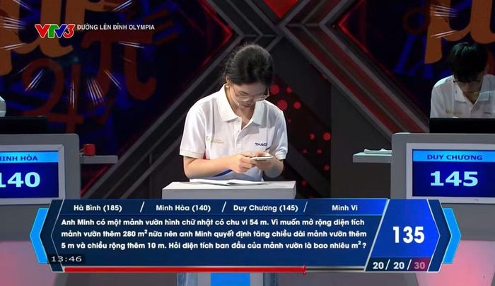  Minh Vi cũng rất nỗ lực trong phần thi Về đích. 