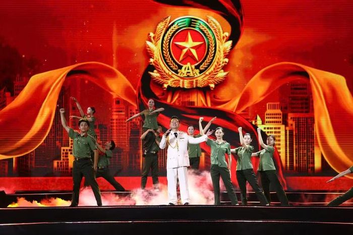 Tiết mục nghệ thuật trong chương trình “81 mùa bình yên” (ảnh: Lam Thanh)