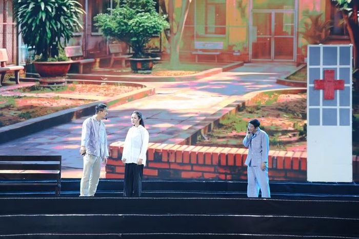 Vở chính kịch “Lằn ranh công lý” đưa vụ án xảy ra tại Viện Pháp y tâm thần Trung ương lên sân khấu (ảnh: Lam Thanh)