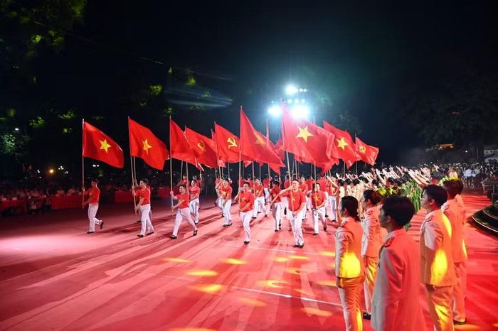 Tối 15/8, chương trình nghệ thuật chính luận đặc biệt "81 mùa bình yên" của Công an Thủ đô đã diễn ra thành công tốt đẹp với ấn tượng khó quên
