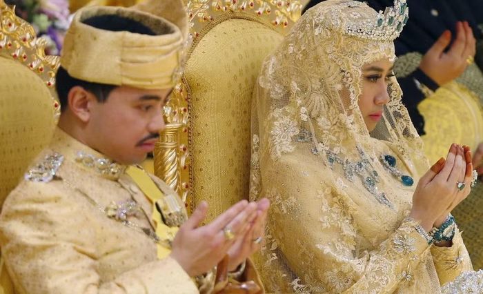 Quốc vương Bolkiah sau đó quyết định thu hồi mọi tước hiệu hoàng gia của bà Adawiyyah.