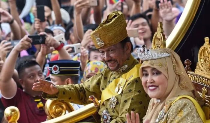 Ông Hassanal Bolkiah đảm nhiệm cả cương vị Quốc vương và Thủ tướng Brunei từ khi nước này giành độc lập năm 1984.