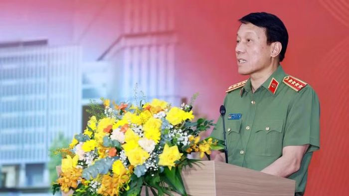  Đồng chí Đại tướng Lương Tam Quang, Ủy viên Bộ Chính trị, Bộ trưởng Bộ Công an phát biểu chỉ đạo tại buổi Lễ. 