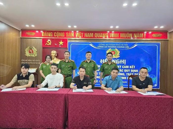 Ký cam kết chung tay giữ gìn trật tự, văn nminh đô thị trên địa bàn phường Dương Nội