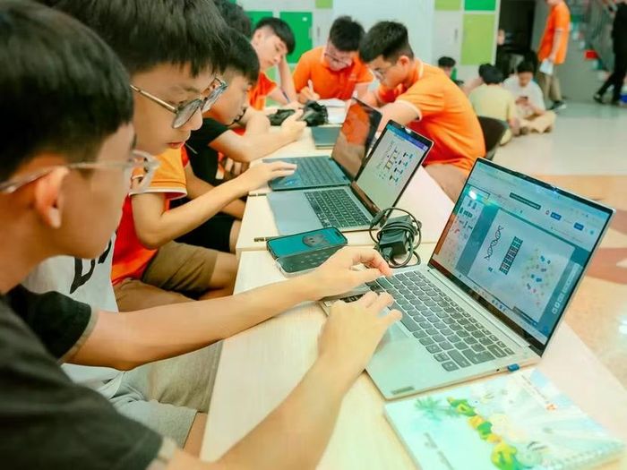 Các cơ sở giáo dục Đại học ngày càng chú trọng kết nối nghiên cứu với thực tiễn. (Ảnh: FPT Schools)