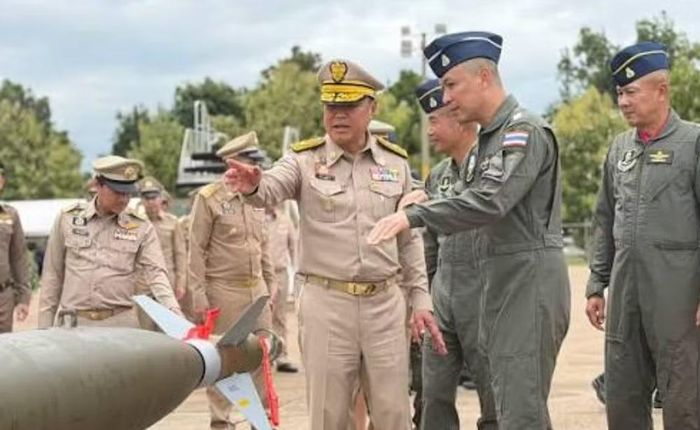Trong bản kê khai tài sản được công bố năm ngoái, ông Anutin cho biết sở hữu khối tài sản 124 triệu USD, nhiều bất động sản cao cấp và 3 máy bay riêng.