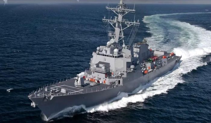 Sự cố khiến USS Benfold không thể tiếp tục hành trình đến Trung Đông cùng nhóm tác chiến tàu sân bay George Washington. Hải quân Mỹ đang điều tra nguyên nhân sự cố.