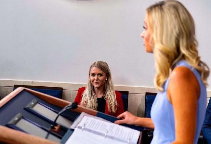 Tại đây, bà đảm nhận vị trí trợ lý thư ký báo chí cho bà Kayleigh McEnany trong nhiệm kỳ đầu của Tổng thống Donald Trump.