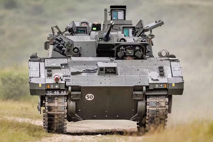 Ông Pollard cho biết các quan chức Bộ Quốc phòng Anh đã được đảm bảo rằng IFV Ajax “an toàn” và sẵn sàng cho giai đoạn hoạt động ban đầu, nhưng thực tế lại khác hẳn, và những sự cố mới ghi nhận có nguy cơ khiến dự án bị đóng cửa sớm.