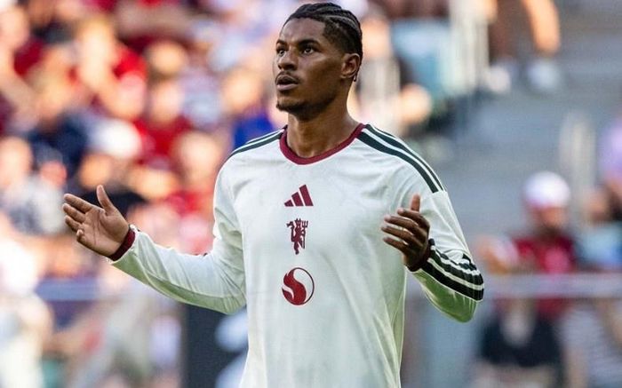 Rashford ra sân cho MU sau gần 2 năm.