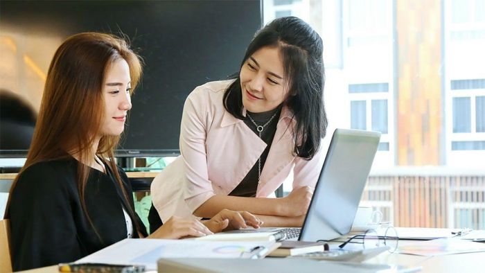 Muốn xây dựng cuộc trò chuyện chất lượng, hãy tập trung lắng nghe đối phương. Ảnh minh họa: C.F.