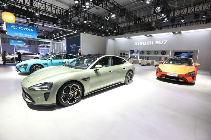  Mặc dù không được xác nhận, nguyên nhân khiến doanh số Porsche Taycan giảm trong thời gian gần đây đến từ nhu cầu EV toàn cầu sụt giảm, đồng thời đối mặt với sự cạnh tranh của những hãng xe điện Trung Quốc. 