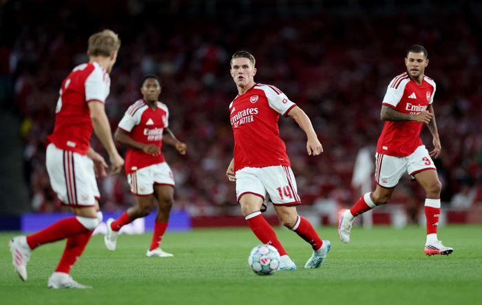  Siêu cúp Anh là phép thử đầu mùa cho hai ứng viên lớn, khi Arsenal học cách bảo vệ ngai vàng còn Man City bắt đầu cuộc sống hậu Guardiola. 