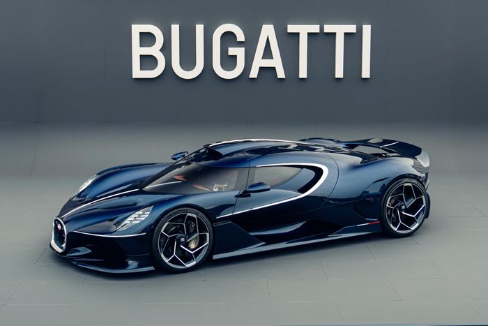  Thừa hưởng hệ truyền động từ Bugatti Bolide, Bugatti Destrier tiếp tục sử dụng động cơ W16 dung tích 8.0L tăng áp với 4 bộ turbo, sản sinh công suất tối đa 1.600 mã lực. 