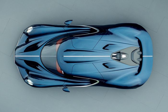  Trước khi ra mắt công chúng, chủ xe cùng gia đình đã tham dự buổi giới thiệu riêng tư tại Maison BUGATTI ở Pebble Beach, với sự góp mặt của CEO Mate Rimac. 