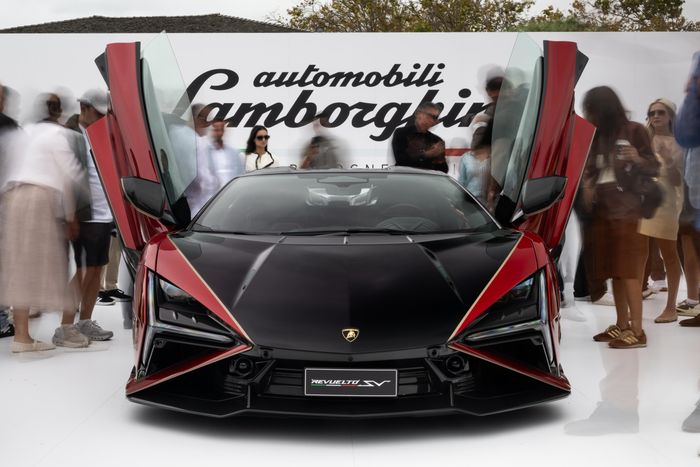  Mức giá của siêu xe này vẫn chưa được công bố. Trước đó, Lamborghini Aventador SV và Aventador SV Roadster chỉ được sản xuất giới hạn lần lượt 600 và 500 chiếc. 