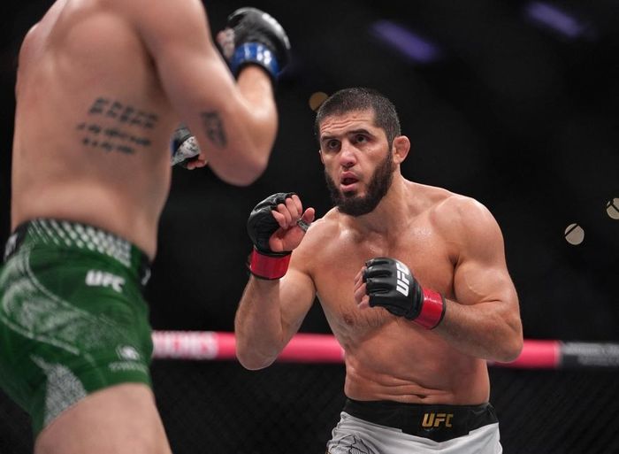  Makhachev giữ đai hạng bán trung, nhưng UFC 330 cho thấy anh không còn dễ dàng áp đảo mọi đối thủ. 