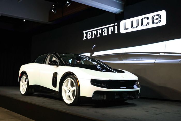  Sau buổi đấu giá, chiếc Ferrari Luce Tailor Made "Chassis 0" sẽ được vận chuyển về Maranello (Italy), trước khi bàn giao cho chủ nhân mới vào quý I/2027. 