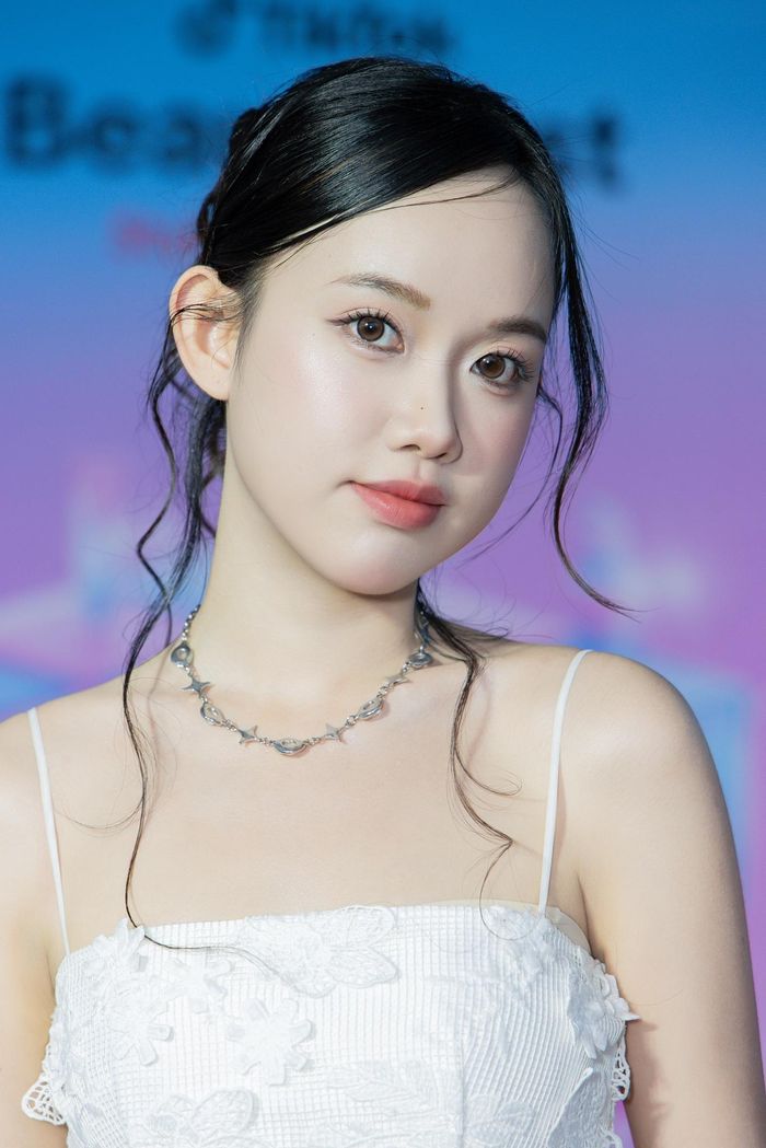 Tông hồng pastel được nhiều người ứng dụng trên layout makeup dự TikTok Beauty Fest 2026, tôn vinh nét nữ tính, mềm mại. Ảnh: Phương Lâm.
