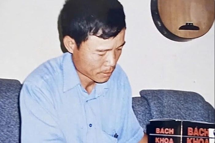  Ông Lê Huy Hòa - nguyên Giám đốc Nhà xuất bản Lao Động. 