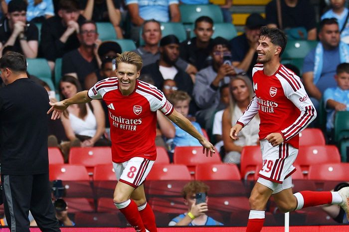 Odegaard nâng tỷ số lên 3-0 cho Arsenal.