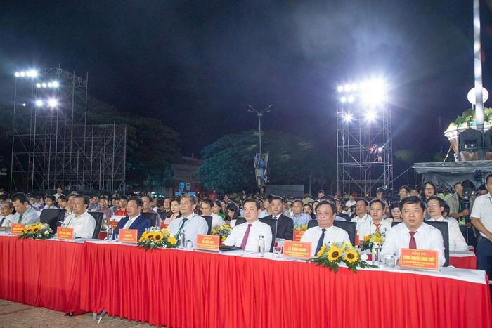 Các đại biểu tham dự khai mạc Lễ hội Sầu riêng Đắk Lắk năm 2026