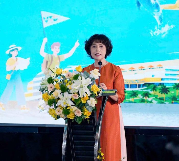 Bà Cao Thị Ngọc Lan, Phó Chủ tịch Thường trực Hiệp hội Du lịch Việt Nam phát biểu khai mạc Diễn đàn