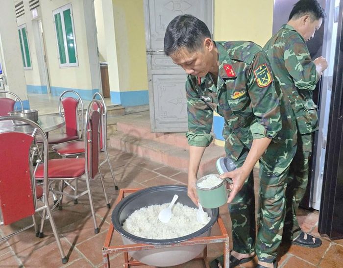 Chuẩn bị hộp cơm mang theo cho bữa trưa