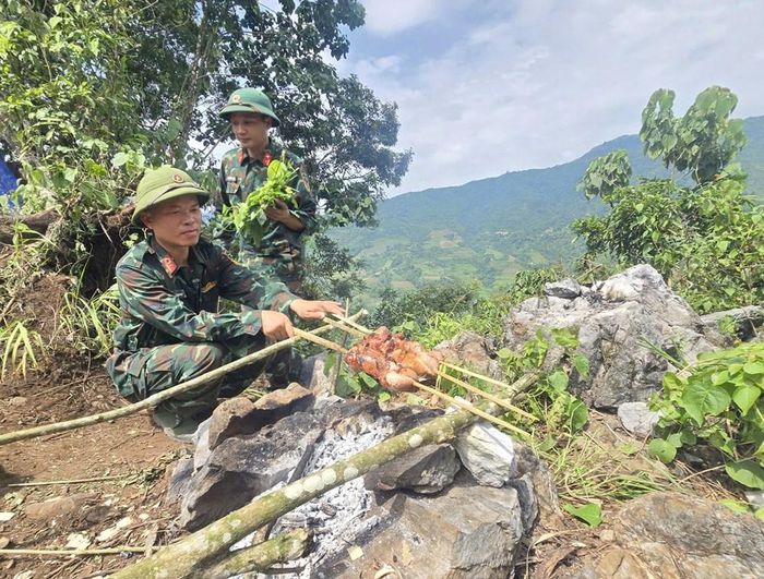 Món ăn được Thiếu tá Sầm Minh Phú thay đổi hàng ngày để phù hợp khẩu vị của các chiến sĩ