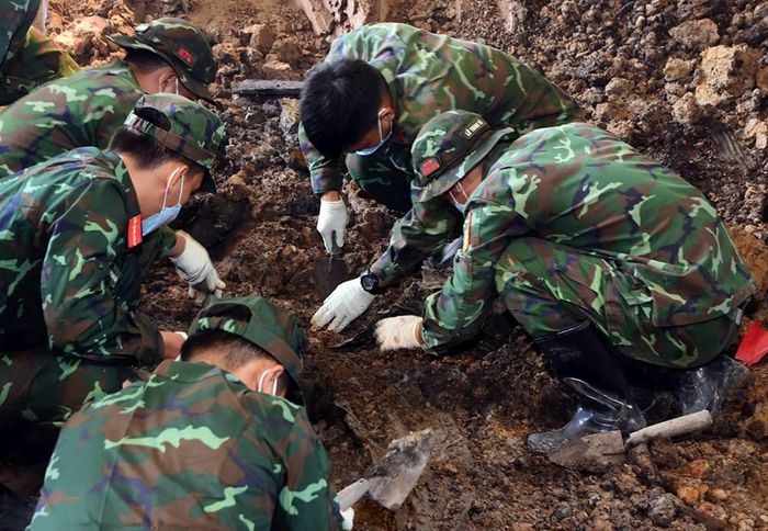 Lũy kế từ ngày 23.6 đến hết ngày hôm nay, các lực lượng đã phát hiện, quy tập 351 bộ hài cốt liệt sĩ tại Công viên Lê Thị Riêng