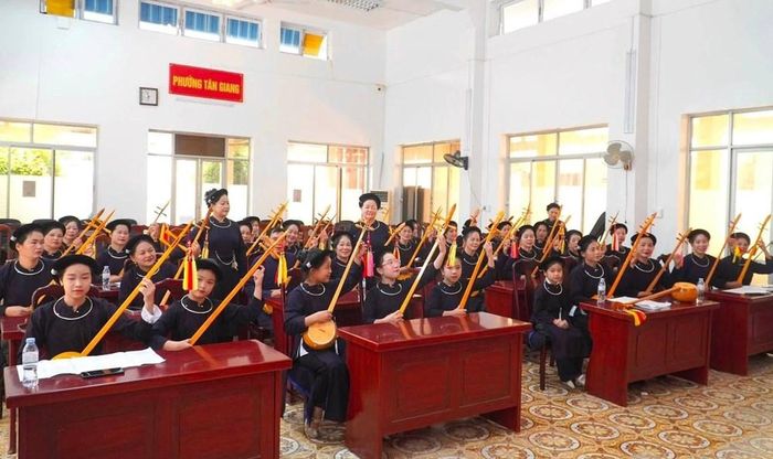 Lớp truyền dạy hát Then, đàn Tính góp phần bảo tồn văn hóa truyền thống gắn với phát triển du lịch trên địa bàn phường Tân Giang