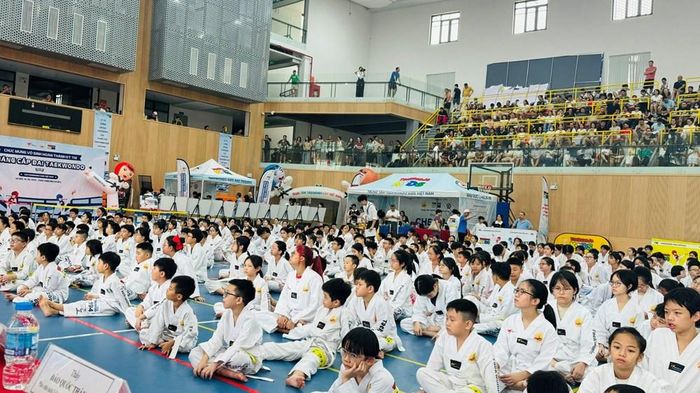 Gần 700 võ sinh dự chương trình là bước phát triển mạnh về số lượng võ sinh thi lên đai