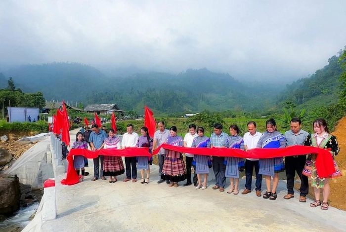 Công trình khắc phục cầu thôn Nà Hẩu đi thác Đuôi Công được khánh thành
