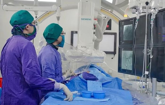 Ứng dụng AI được các bác sĩ khoa Chẩn đoán hình ảnh (Bệnh viện đa khoa tỉnh Quảng Ninh) triển khai hiệu quả giúp hỗ trợ điều trị kịp thời cho các trường hợp người bệnh bị đột quỵ (Ảnh: HẠ LONG)