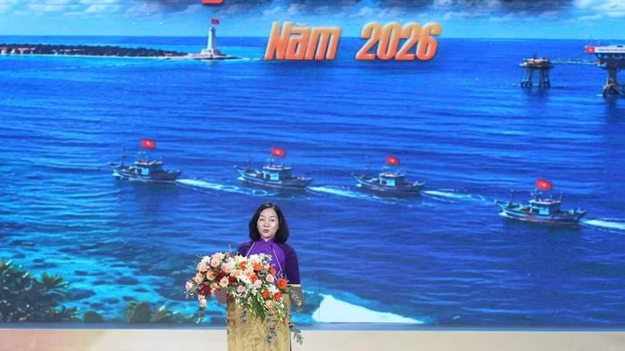 Đồng chí Trương Thị Bích Hạnh, Ủy viên Ban Thường vụ, Phó Chủ tịch Thường trực Ủy ban Mặt trận Tổ quốc Việt Nam Thành phố Hồ Chí Minh phát biểu tại chương trình. (Ảnh: VŨ HOÀNG)