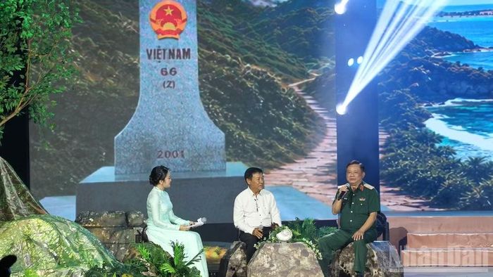 Những câu chuyện thực tế ý nghĩa được chia sẻ tại chương trình. (Ảnh: VŨ HOÀNG)