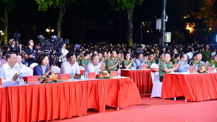 Các đại biểu dự chương trình. (Ảnh: TTXVN)