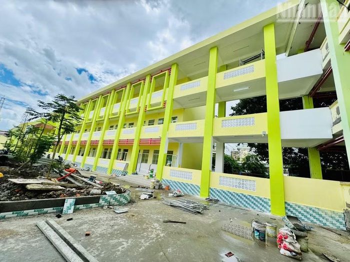 Năm học mới 2026-2027, tại Trường tiểu học Phùng Ngọc Liêm (phường Bạc Liêu) có thêm 15 phòng học vừa được xây dựng. (Ảnh lãnh đạo trường cung cấp)