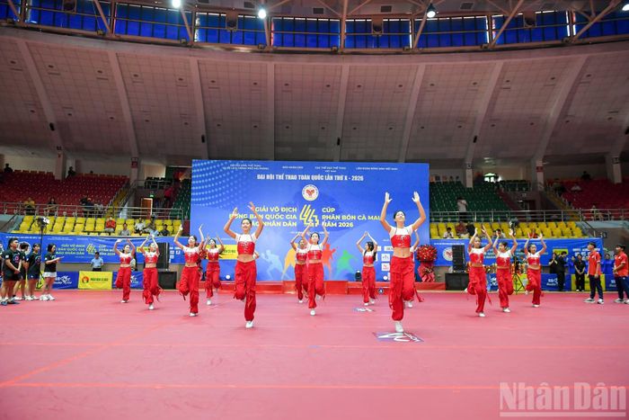 Tiết mục nhảy chào mừng lễ bế mạc Giải vô địch bóng bàn quốc gia Báo Nhân Dân lần thứ 44 Cúp Phân bón Cà Mau năm 2026.
