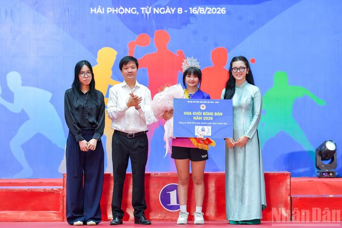 Đỗ Lê Vân Chi, 16 tuổi, thuộc đoàn Lâm Đồng, được bình chọn là Hoa khôi Giải vô địch bóng bàn quốc gia Báo Nhân Dân lần thứ 44 năm 2026.