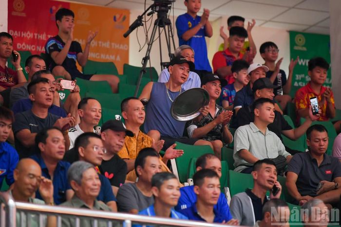 Khán giả tại Nhà thi đấu thể thao-Trung tâm Huấn luyện và Đào tạo thể dục thể thao Hải Phòng.