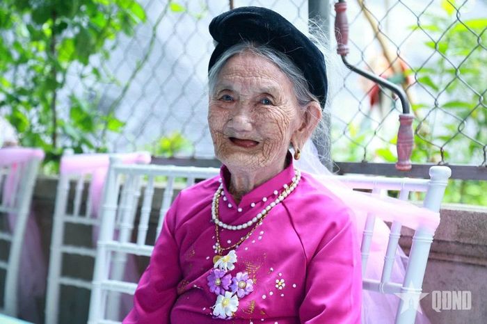 Bà mẹ Việt Nam anh hùng Hồ Thị Tứ.