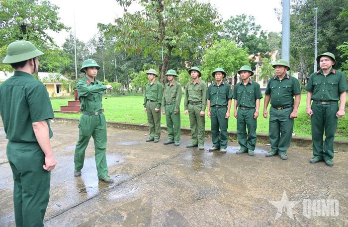 Các quân nhân dự bị chủ động nắm chắc nội dung, luyện tập thuần thục từng động tác.