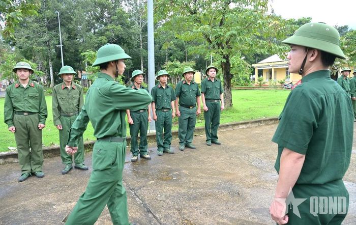 Thời gian huấn luyện không dài, nhưng các quân nhân dự bị luôn nỗ lực tham gia học tập, huấn luyện.